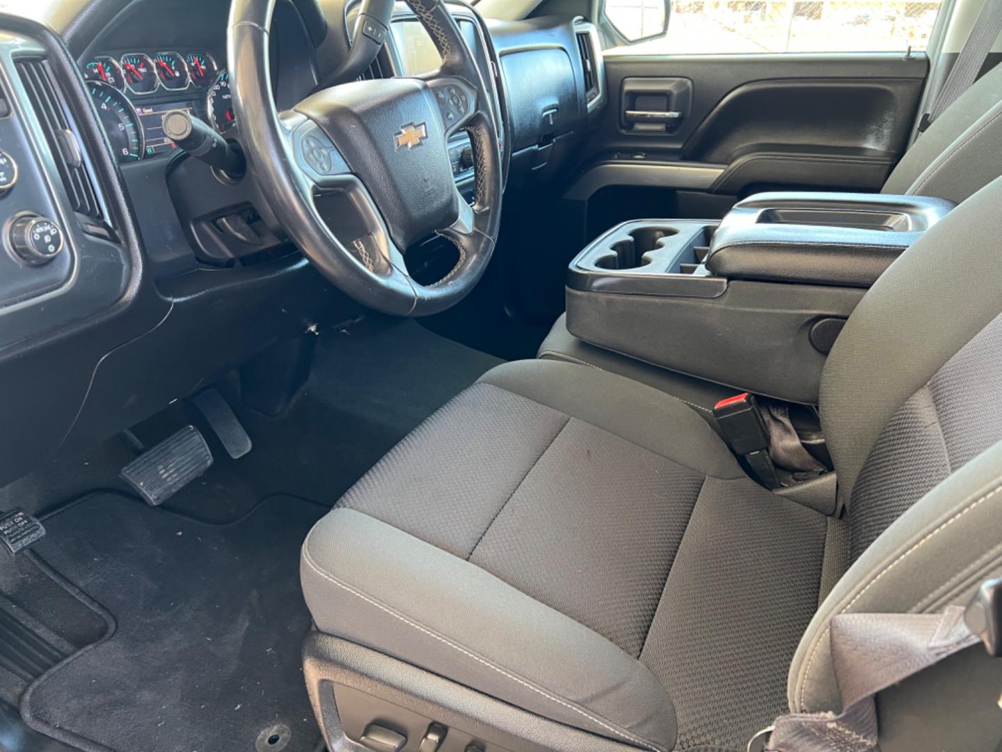 2015 White /Gray Chevrolet Silverado 1500 LT (1GCVKREC8FZ) with an 5.3 V8 engine, Automatic transmission, located at 4520 Airline Hwy, Baton Rouge, LA, 70805, (225) 357-1497, 30.509325, -91.145432 - 2015 Chevrolet Silverado 1500 Double Cab LT 4X4 5.3 V8 Gas, 200K Miles, Power Windows, Locks, Mirrors & Seat, Bed Cover, Tow Pkg. NO IN HOUSE FINANCING. FOR INFO PLEASE CONTACT JEFF AT 225 357-1497 CHECK OUT OUR A+ RATING WITH THE BETTER BUSINESS BUREAU WE HAVE BEEN A FAMILY OWNED AND OPERATED BUSIN - Photo#8